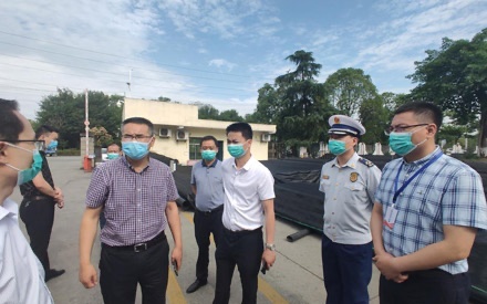 区委领导到四川问鼎娱乐股份有限公司调研！